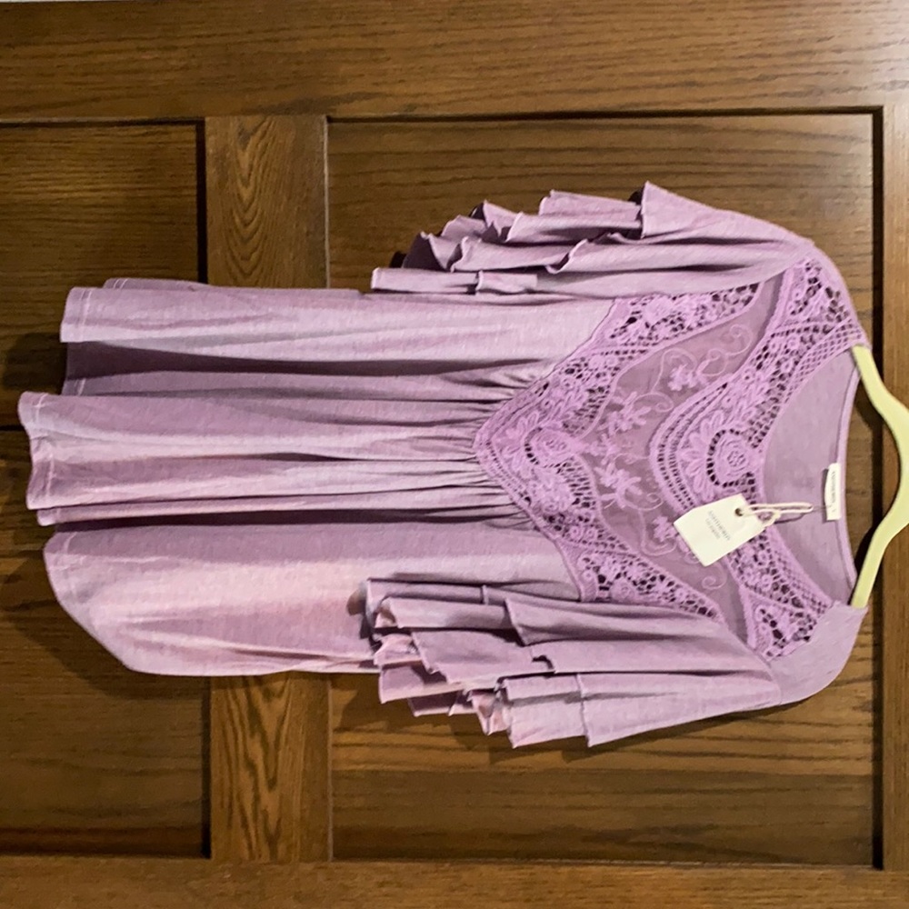 Beautiful lace lavender size L flowy top